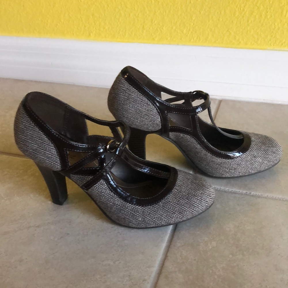 Shoes - Picture 2 of 2
